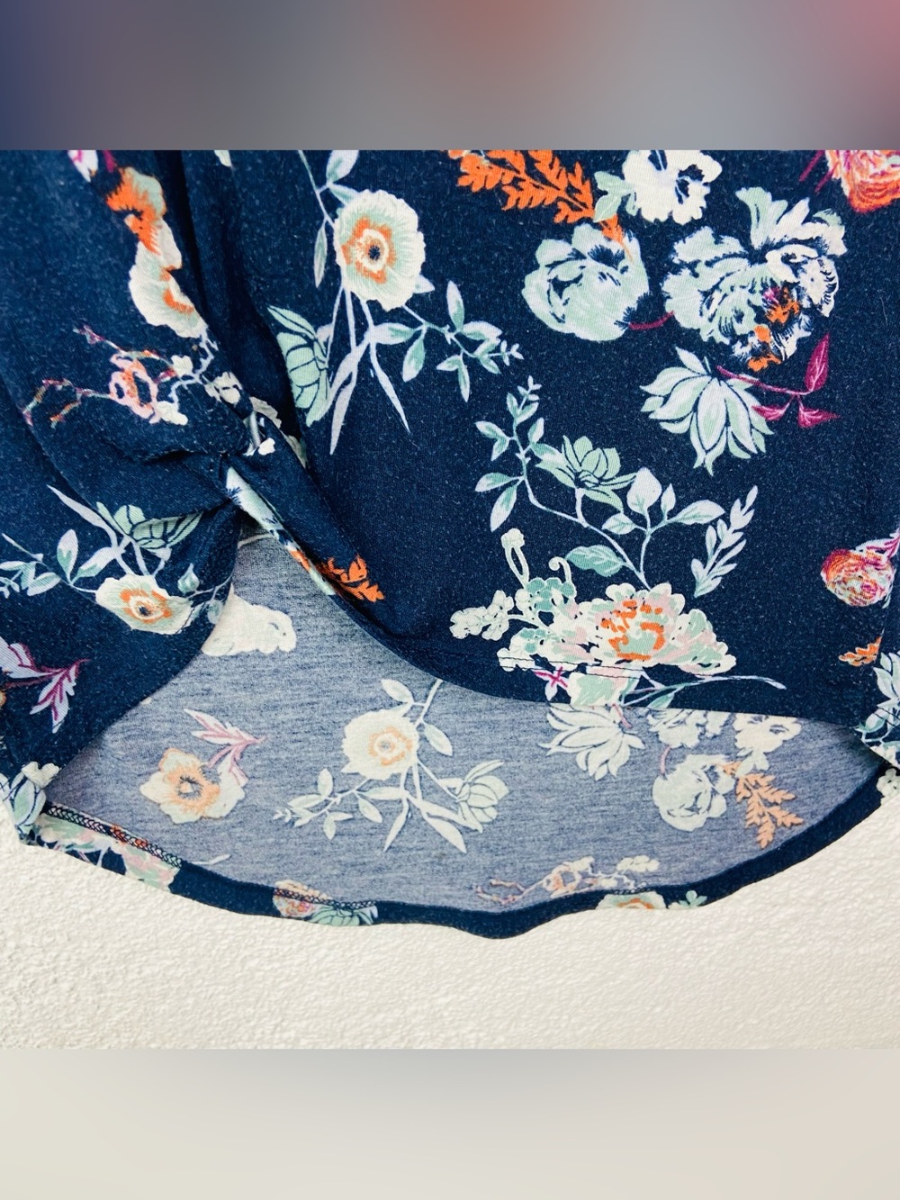 Wallflower Navy Floral Twist-Front Short Sleeve Top size small - Picture 6 of 11